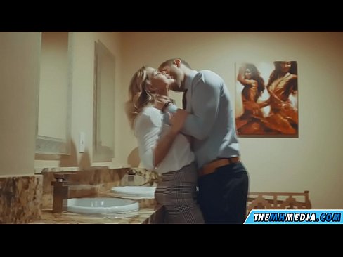 ❤️ Pamene blonde wabusty akunyengererani m'chimbudzi cha anthu onse Kanema wakugonana pa ny.nastypornpics-com.ru  ☑